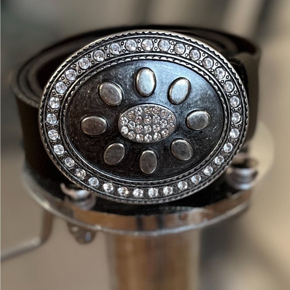 Landes leather belt, dark brn,oval buckle  w/rhinestone design,pewter finish🩶 - Picture 3 of 7